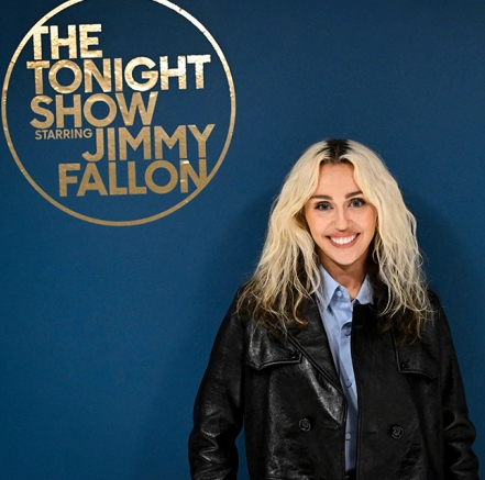 Miley Cyrus Shaves Off Jimmy Fallon's Beard on 'The Tonight Show'