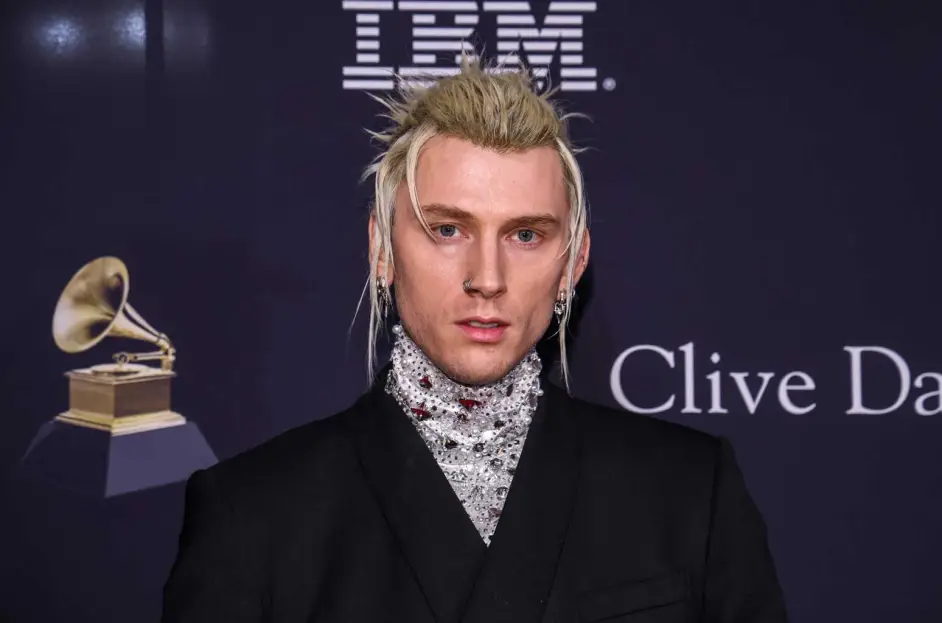 Machine Gun Kelly Unusually Satisfies Fan's Request by Giving Him a Swift Jab in the Cheek