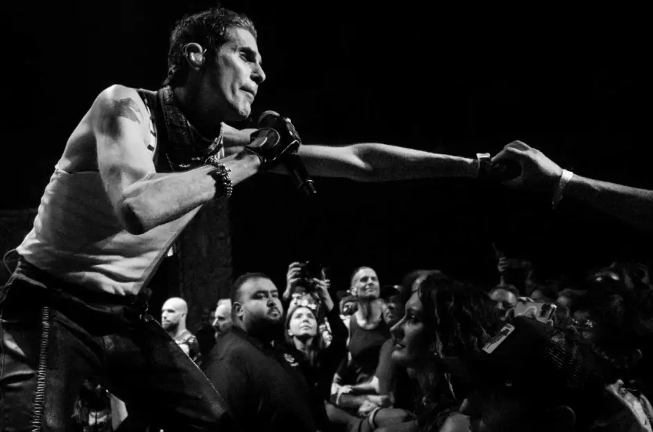 Horns, Thorns En Halos": Porno For Pyros Sets the Stage After a 25-Year Hiatus