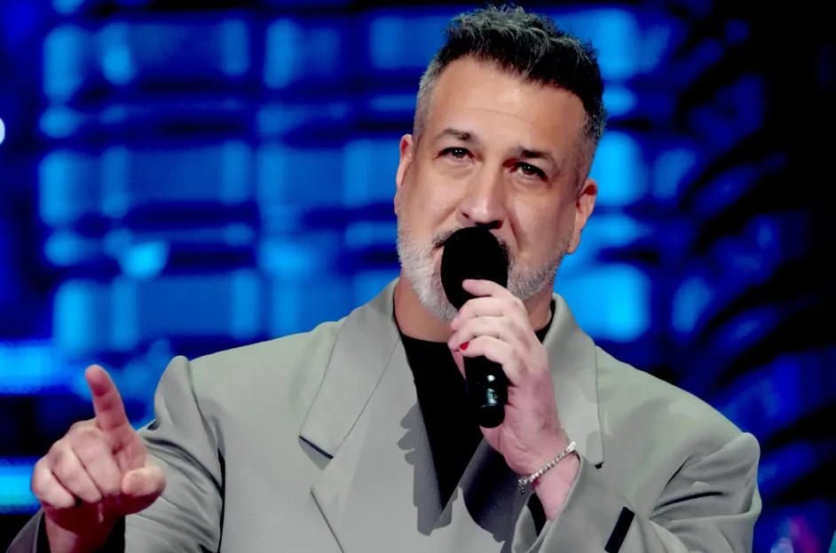 Joey Fatone Makes a Surprise Appearance with Pentatonix for an *NSYNC Holiday Classic