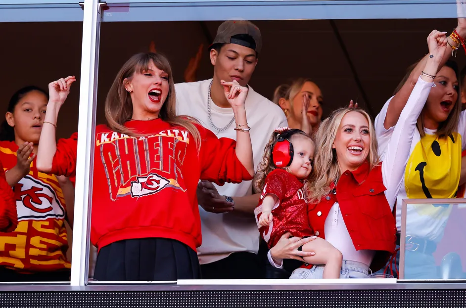 Taylor Swift's Sweet Gesture: Homemade Cinnamon Rolls for Travis Kelce Pre-Game