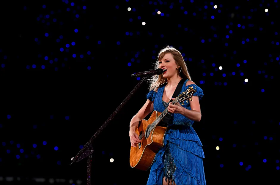 Taylor Swift Innovates with Acoustic Mashups on The Eras Tour