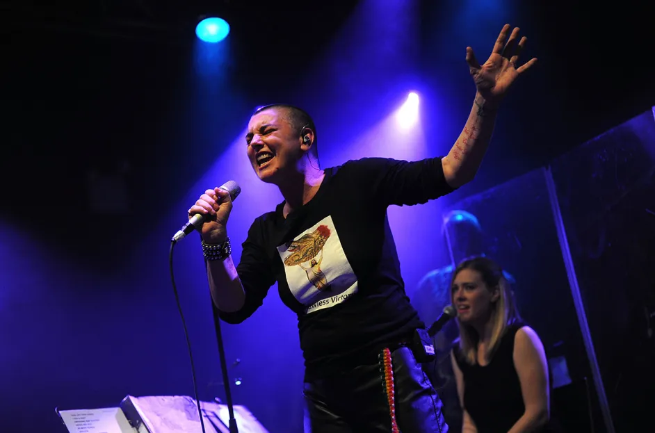 Roisin Waters Pays Musical Homage to Sinead O'Connor with "Nothing Compares 2 U" Performance