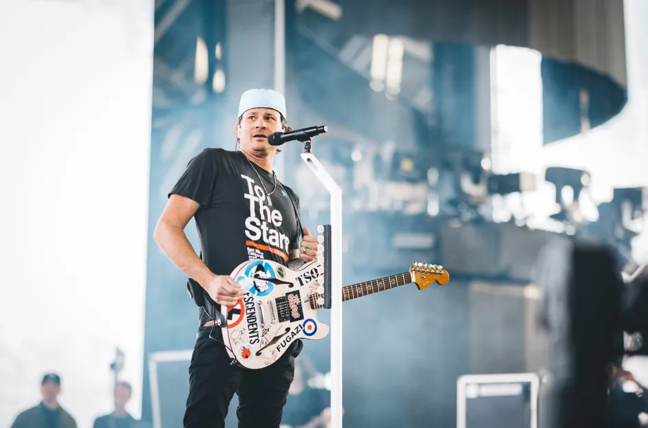 Tom DeLonge Releases Signature Fender Starcaster Guitar: A Fusion of Music and Space