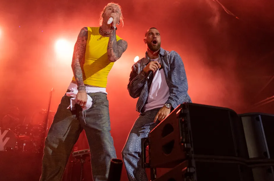 Machine Gun Kelly Refuses to Criticize Taylor Swift on "Hot Ones Versus"