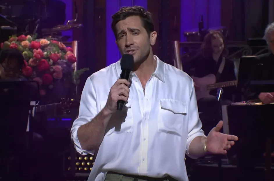 Jake Gyllenhaal Delivers Heartfelt Boyz II Men Performance on SNL's Season Finale