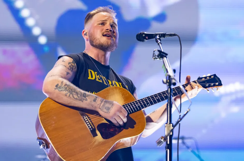 Zach Bryan Offers Apology for Controversial Social Media Post About Taylor Swift